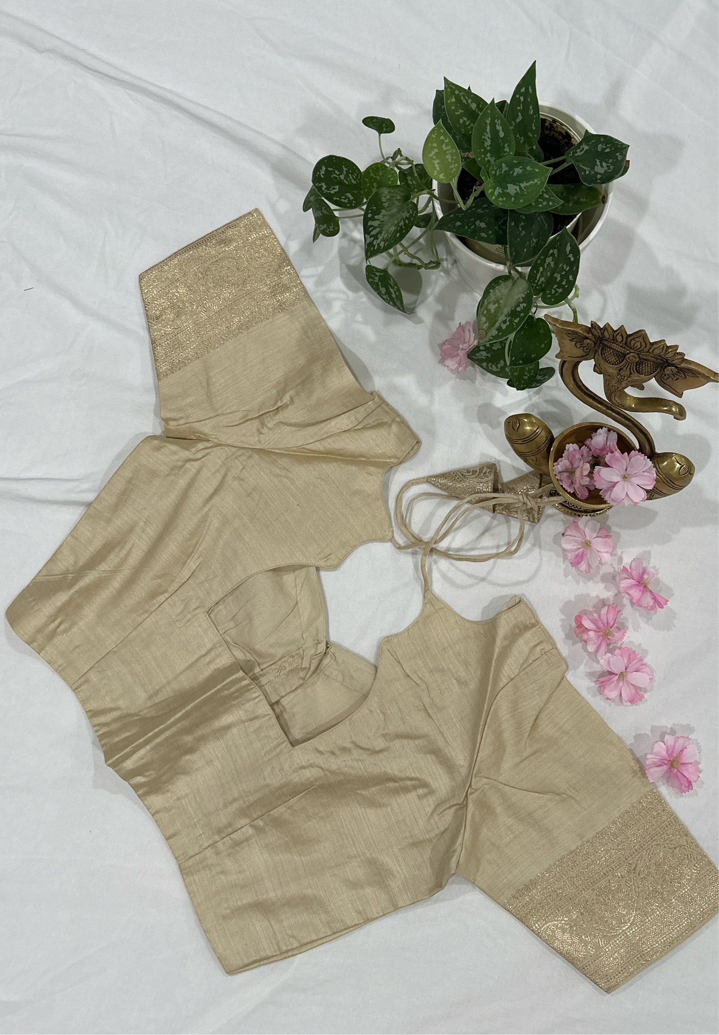 Munga Silk Floral Motiff Beige Saree