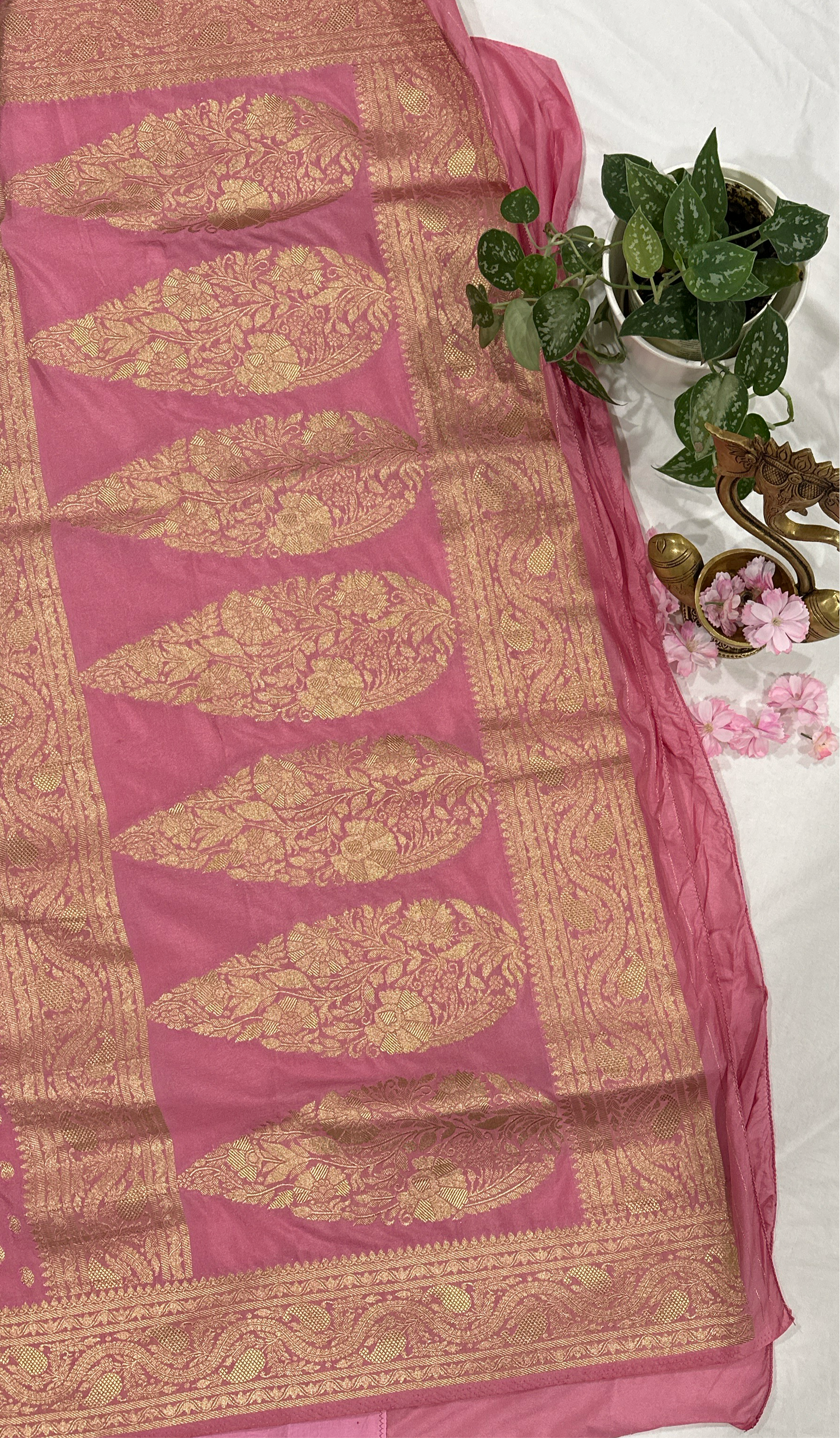 Banarasi mango motif lite pink saree